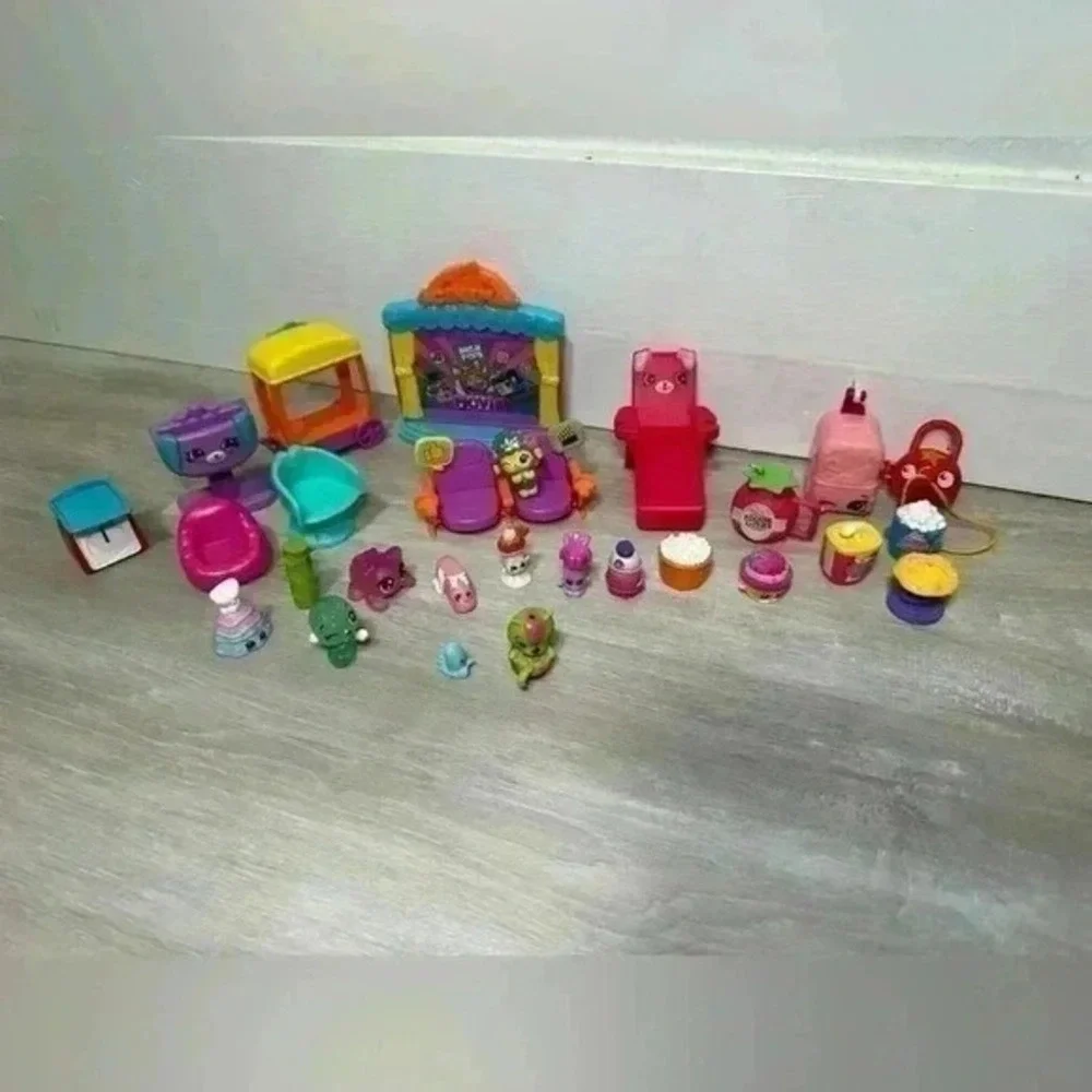 Shopkins Playset Lot‎ Characters Figures Accessories Theater Miniatures Bundle